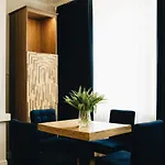 아파트 Ratuszova Stary Rynek Old Market Boutique Residence & Restaurant