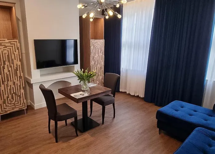 Ratuszova & Restaurant - Stary Rynek Old Market * Познань