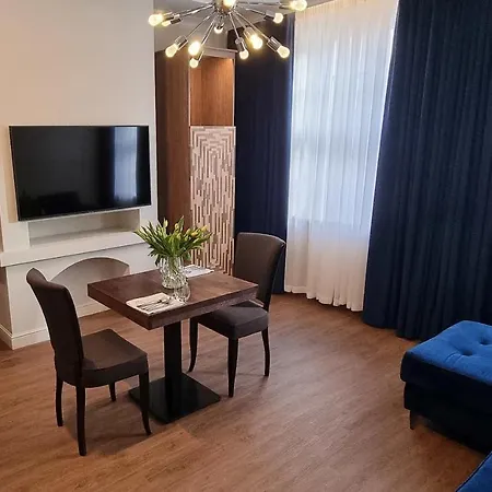Stary Rynek Premium Apartments: Old Market Square Elegance * Poznan