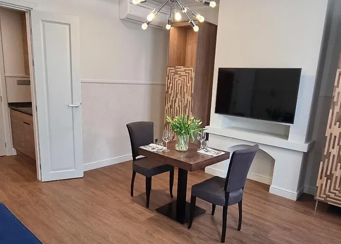 Stary Rynek Premium Apartments: Old Market Square Elegance Apartment *